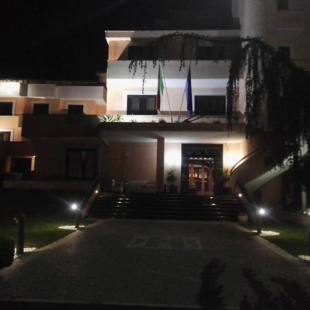 Hotel De La Ville & Centro Congressi Benevento Exterior photo