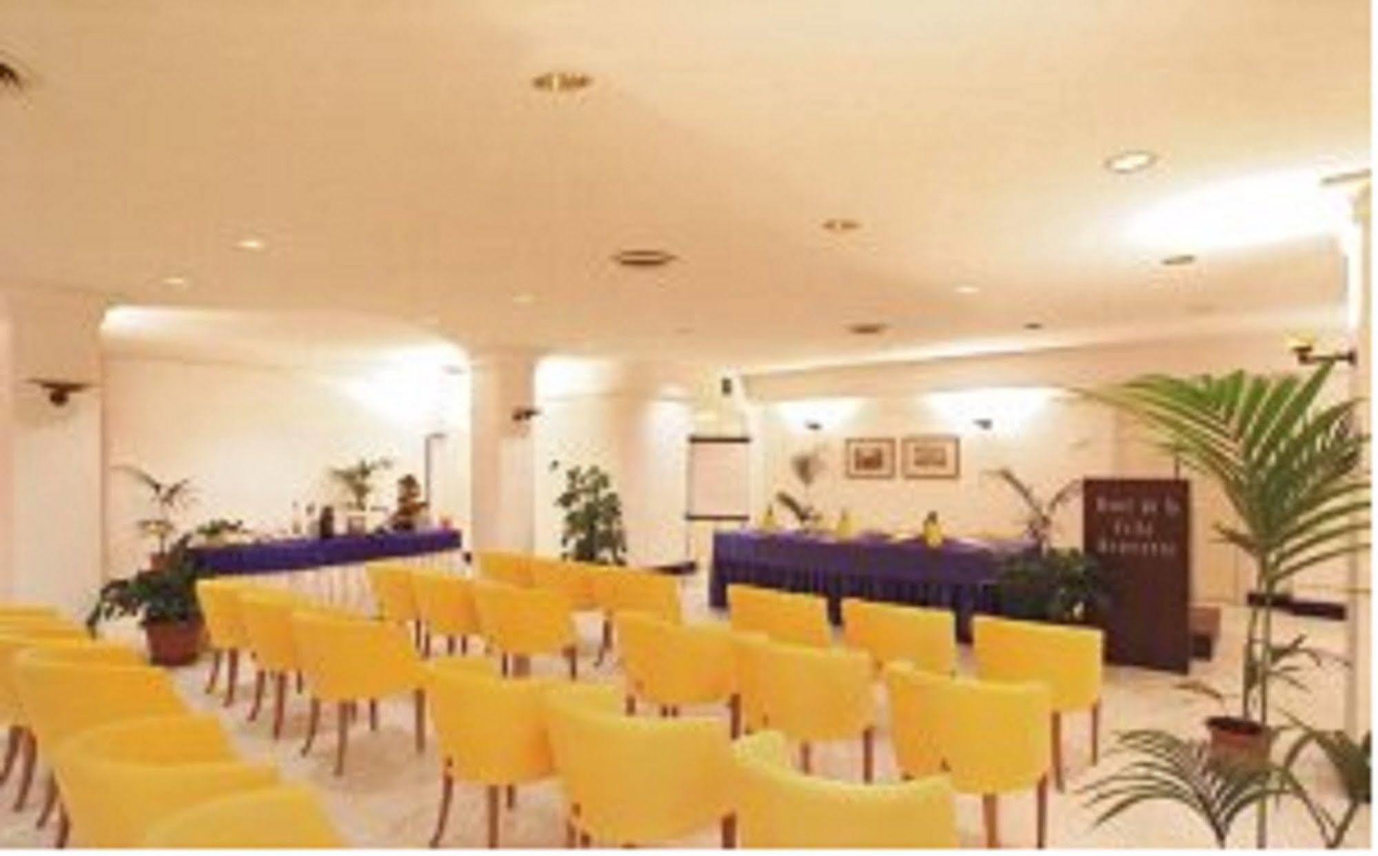 Hotel De La Ville & Centro Congressi Benevento Exterior photo